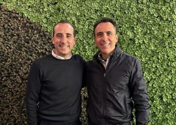 Mario Riestra da la bienvenida a Pablo Fernández del Campo a su proyecto