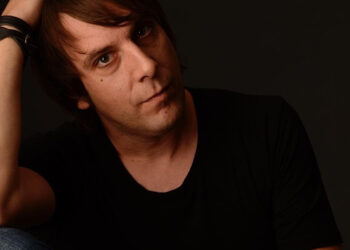 Desde Suiza, Nuel presenta ‘Never Give In’, una canción de rock perseverante