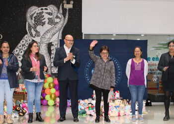 La Rectora María Lilia Cedillo Ramírez entregó lo recaudado en la campaña “Dona un Peluche 2023”