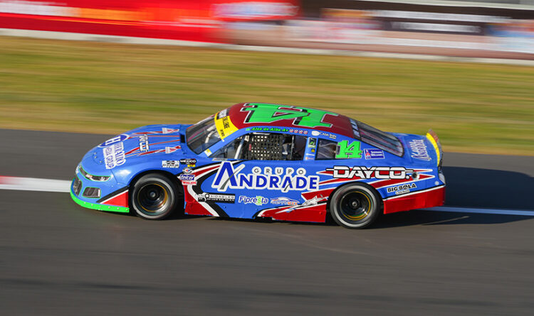 Alex de Alba, llega con Alessandros Racing a la Batalla de NASCAR México en el Memorial Coliseum