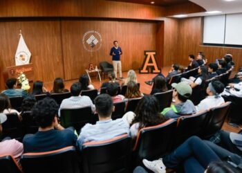 Viviendo el deporte olímpico; el jinete Nicolás Pizarro comparte con estudiantes de la Anáhuac Puebla