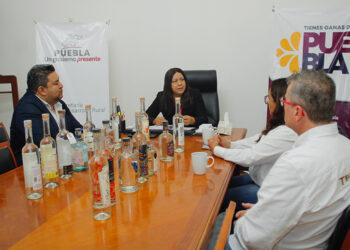 Promueve gobierno de Puebla exportación de mezcal a Canadá