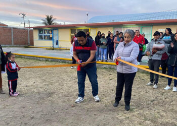 Inauguran juegos infantiles en jardín de niños