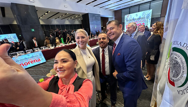 Claudia Sheinbaum se reúne con el Grupo Parlamentario de Morena en su Reunión Plenaria