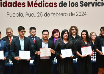 Egresan 160 médicos especialistas de los Servicios de Salud
