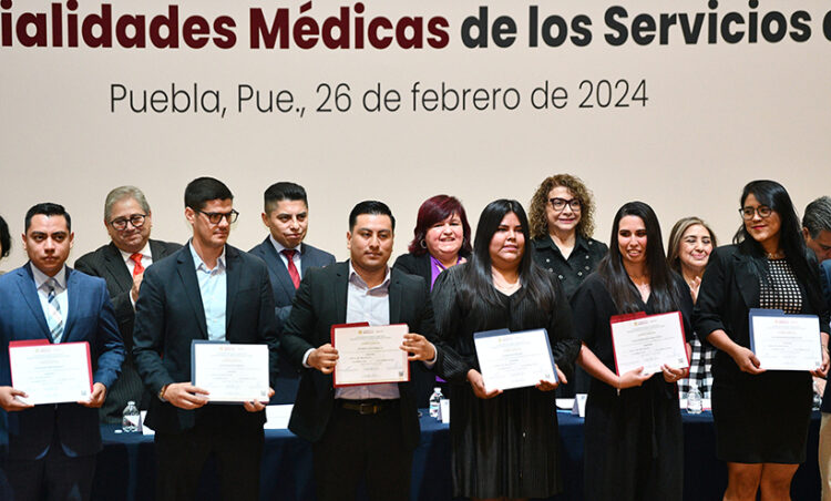 Egresan 160 médicos especialistas de los Servicios de Salud