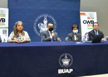 Inspira BUAP vocaciones científicas en las preparatorianas
