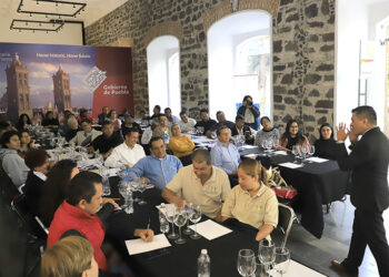 Profesionaliza Secretaría de Turismo a meseros de Puebla