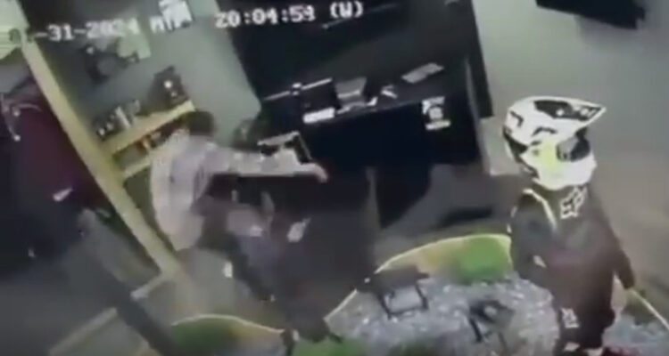 Se busca al gerente Braulio quien pateó brutalmente a su empleada