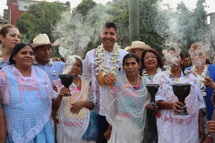 Mejor servicio de salud petición constante en el Estado de Puebla, advierte Lalo Rivera en gira por la Sierra Norte