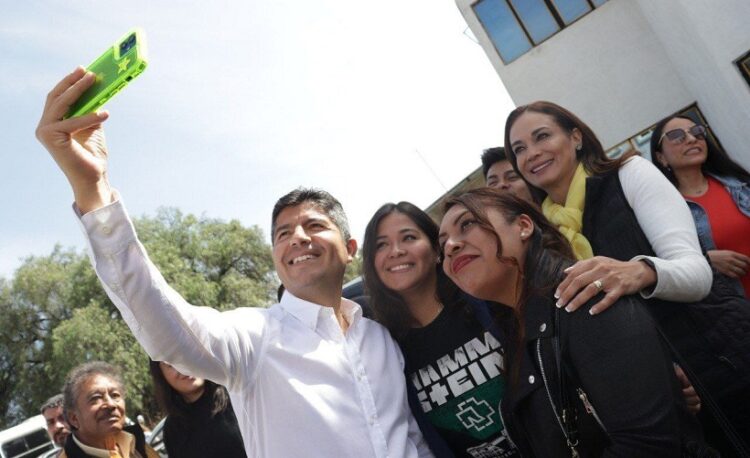 Lalo Rivera cumple un mes en intercampaña escuchando a la ciudadanía