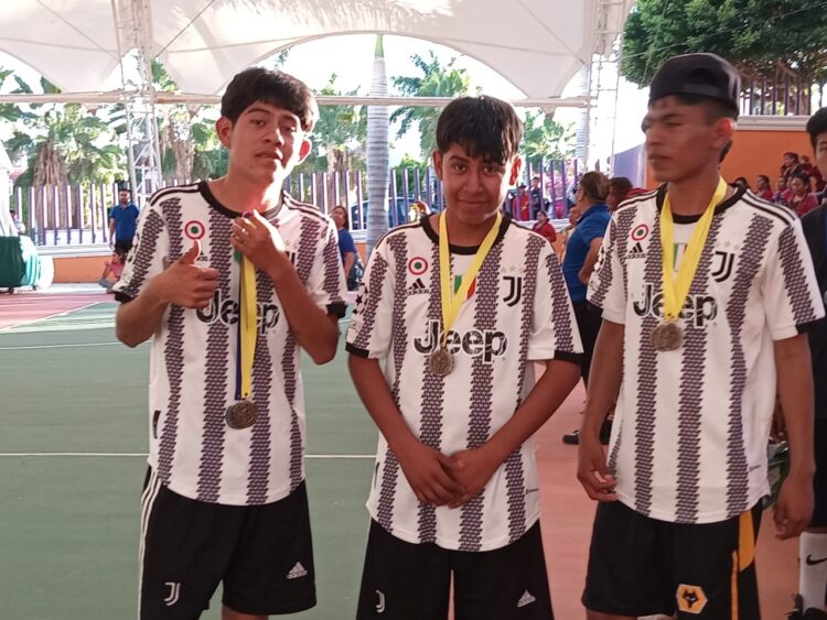 Triunfa Petlalcingo en atletismo y futbol