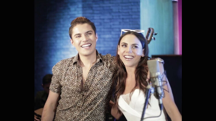 Dennis Fernando y Carolina Gaitán Reciben el STREAM DE ORO por su Éxito ‘NUNCA ME FUI»