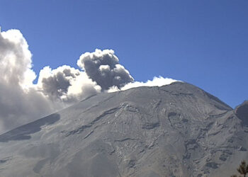 Popocatépetl registró 43 exhalaciones y mil 294 minutos de tremor