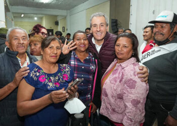 Describen vecinas y vecinos principales necesidades de las colonias del sur a Pepe Chedraui