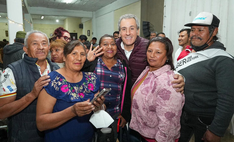 Describen vecinas y vecinos principales necesidades de las colonias del sur a Pepe Chedraui
