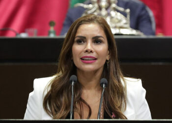 Plantea Karina Barrón fortalecer uso responsable de tecnologías para no afectar salud mental de menores
