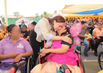 Festejan a menores y adolescentes con desayuno