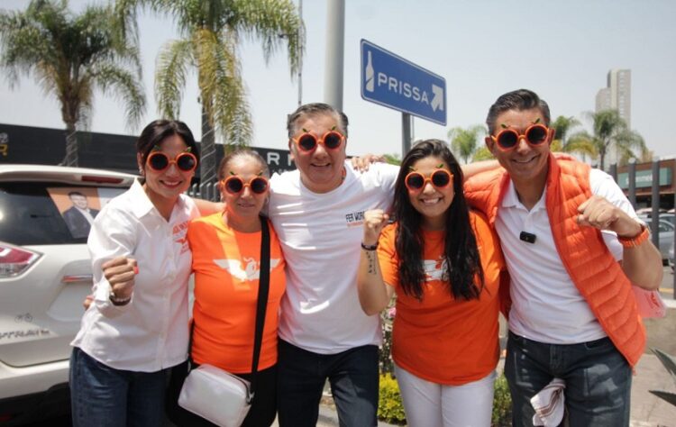 Fer Morales y Rafa Cañedo arrancan campaña con la calca matona, en Angelópolis