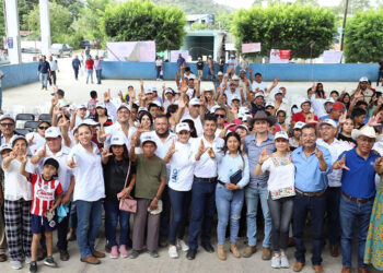 Asesorías a citricultores ofrece Lalo Rivera a productores de la Sierra Norte