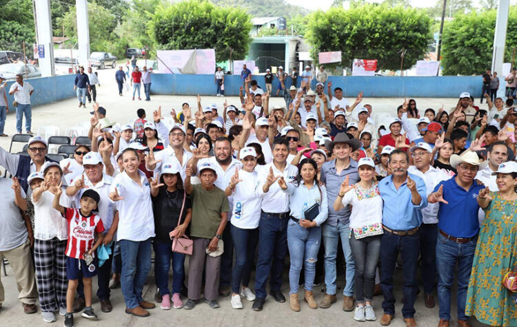 Asesorías a citricultores ofrece Lalo Rivera a productores de la Sierra Norte