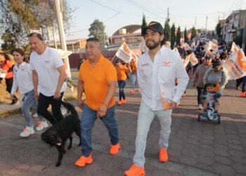Fernando Morales y Fernando Castellanos entablan conversaron con las y los ciudadanos de Calpan