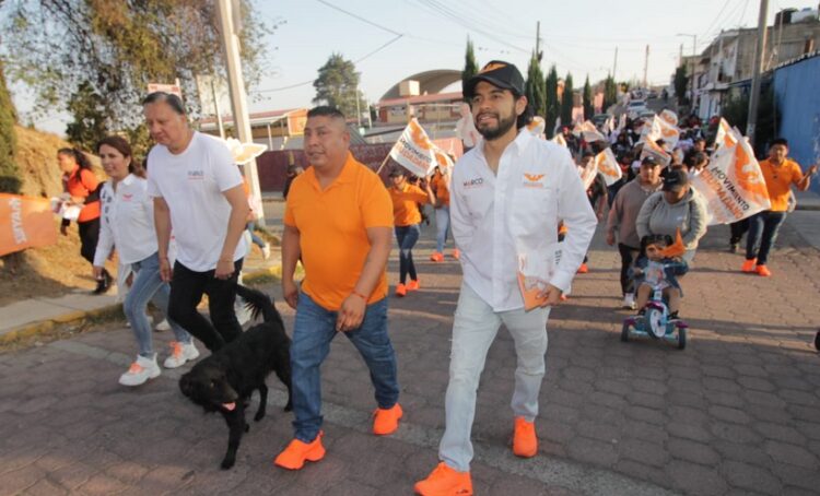 Fernando Morales y Fernando Castellanos entablan conversaron con las y los ciudadanos de Calpan