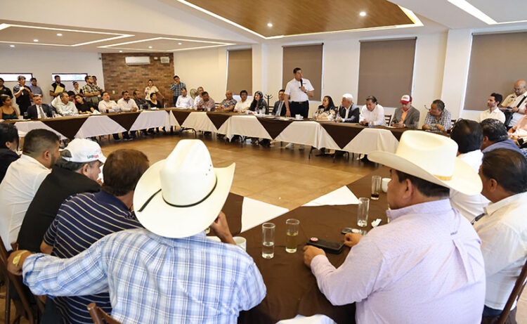 Líderes migrantes de Puebla cierran filas con Armenta