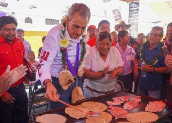 Arropa Junta Auxiliar de la Resurrección a Pepe Chedraui rumbo a la Presidencia Municipal