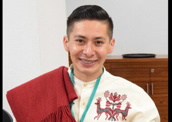 Jan Cristhian Mata Ferrer, artesano textil que rescata historias mazahuas a través del bordado