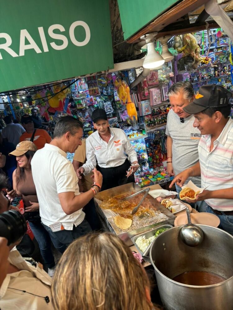 Rafael Cañedo Carrión presenta sus propuestas ante los locatarios del Mercado Zapata