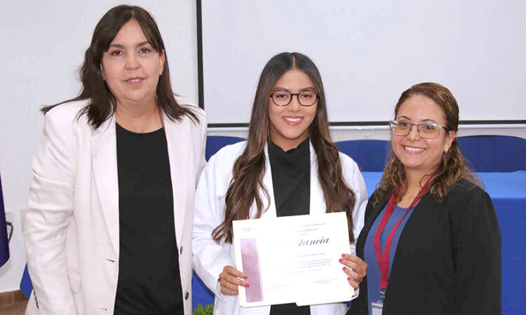 Egresada de Medicina de la UAG destaca en el examen Ceneval EGEL