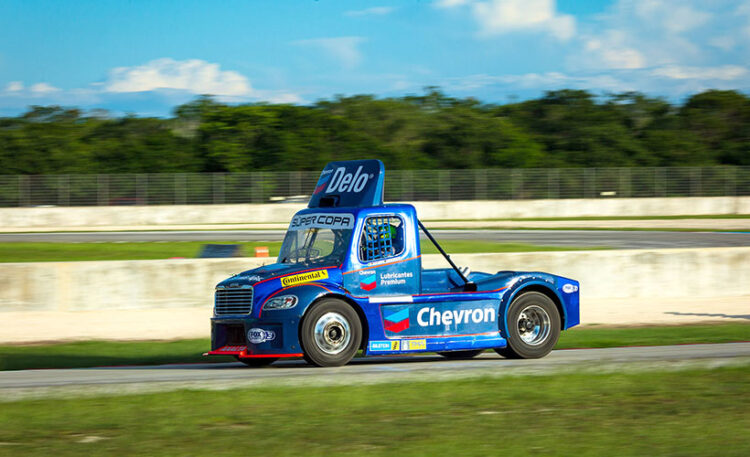 “Harry” Dueñas y el Chevron Delo Racing Team, inician en Monterrey pelea por título de los Tractocamiones