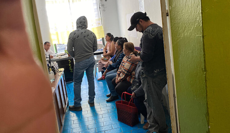 Vecinos de El Saltillo exigen culminación de obra de adoquinamiento