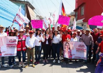 Con mega caminatas, continúa Tonantzin Fernández escuchando a los cholultecas