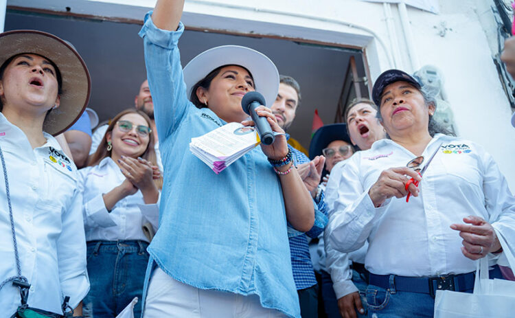 Roxana Luna, candidata a la presidencia municipal de San Pedro Cholula por el PRD, PAN y PRI, inauguró su casa de campaña