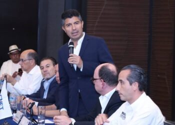 Lalo Rivera acude a reunión con miembros del CNET para impulsar el sector turístico