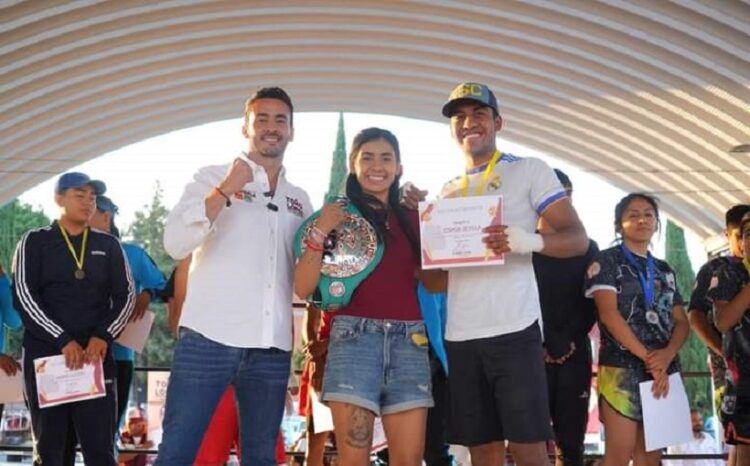 Gaby ‘La Bonita’ Sánchez y Toño López promueven el Box y el Deporte en Agua Santa