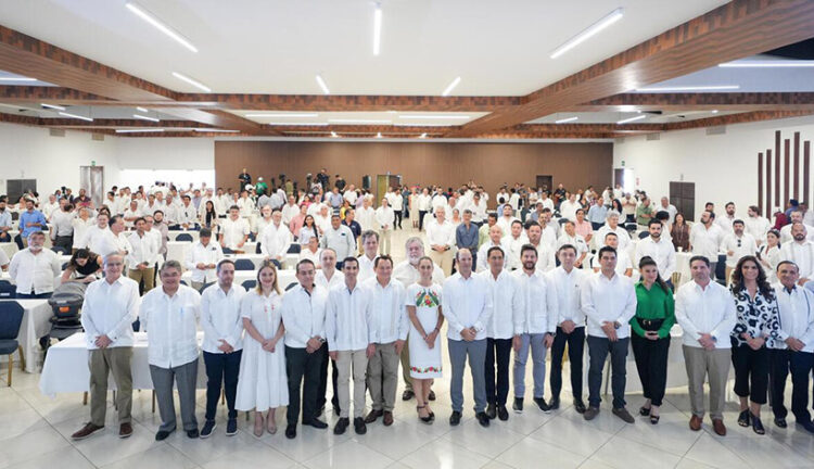 Claudia Sheinbaum y Joaquín ‘Huacho’’ Díaz Mena presentan ‘’Renacimiento Maya’’ ante empresarios y empresarias de Yucatán