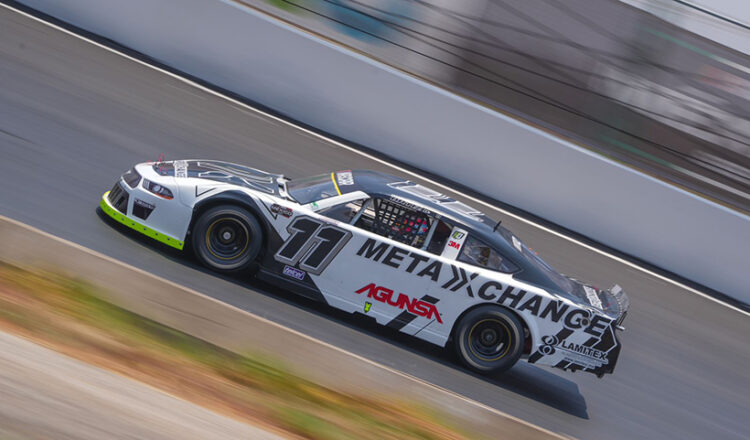 Ho Speed Racing se enfrenta a un nuevo desafío en la carrera nocturna de Nascar México Series