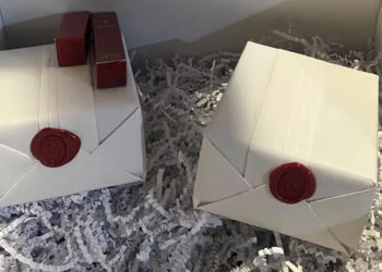 LordeDandy recibió los 2 pares de aretes Cartier que compró en 474 pesos