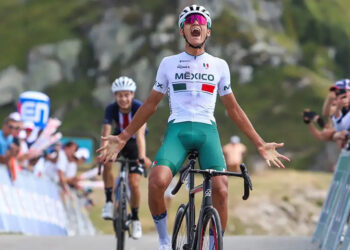 El mexicano Issac del Toro amplia contrato con UAE Emirates hasta el 2029