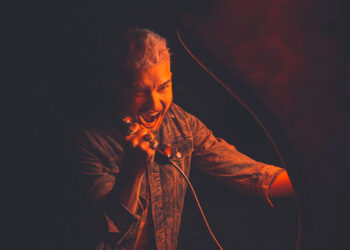 Leon Clef presenta ‘Si la vida me deja’, una invitación a despertar y a cuestionarlo todo