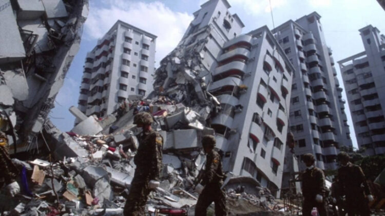 Mexicanos que sufrieron el terremoto de 7.5 están siendo apoyados por la SRE