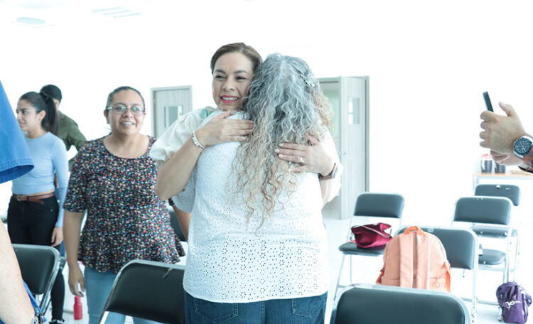 Imparte SEDIF taller a cuidadoras y cuidadores de las niñas y niños a su cuidado