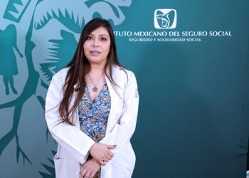 Evitar inmersión en albercas y no usar objetos para rascarse, previene infecciones en los oídos: IMSS