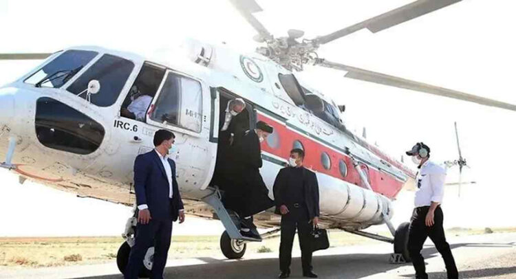 Dificultades para llegar al helicóptero del Presidente iraní Raisi