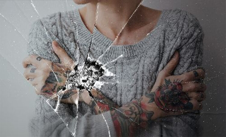 “La Violencia: Una Barrera para el acceso de las mujeres a servicios de salud esenciales»