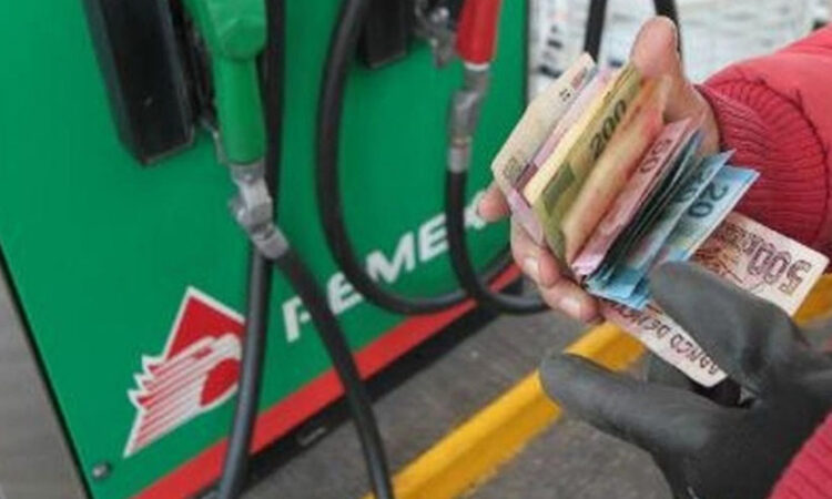 Alimentos más caros, gasolinazo y consolidación de la informalidad por caída del cobro con tarjeta bancaria