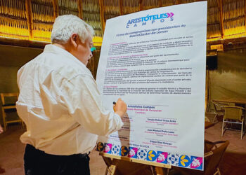 Aristóteles firma compromisos con Lomas de Angelópolis